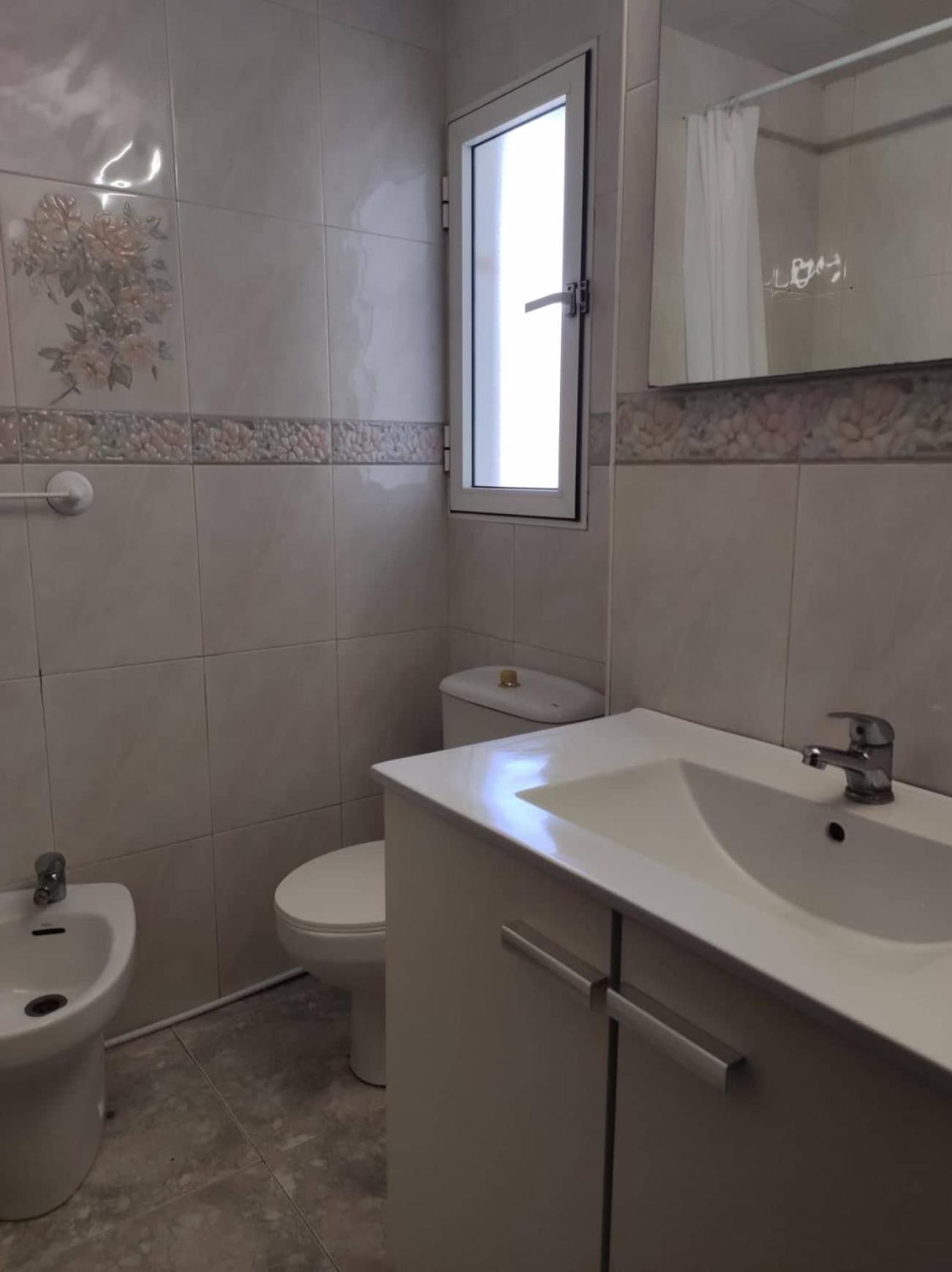 La Habitacion Del Piso Room In The Apartment Alicante Bagian luar foto